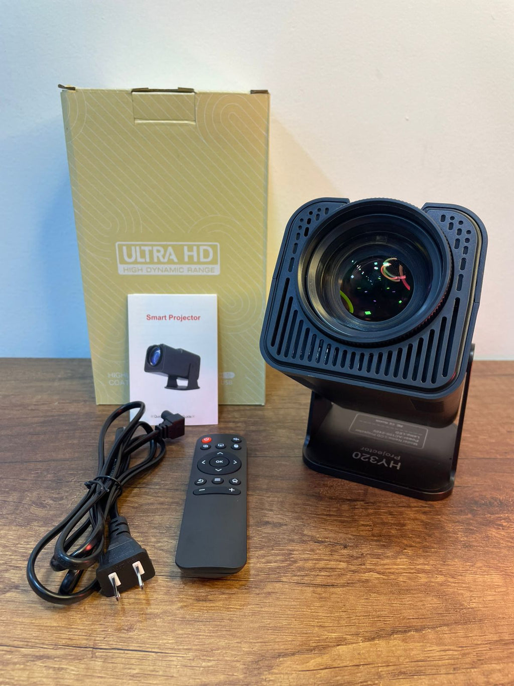 PROYECTOR HY320 CON XUPERTV (MAGIS)